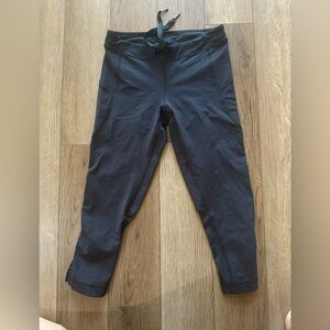 Lululemon cropped joggers size 4